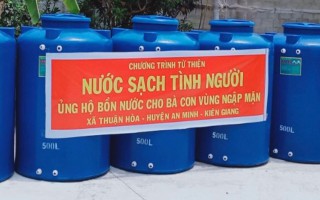 Đạo diễn Điệp Văn mang “nước sạch tình người” giữa mùa dịch đến miền tây